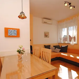  Apartment Marita